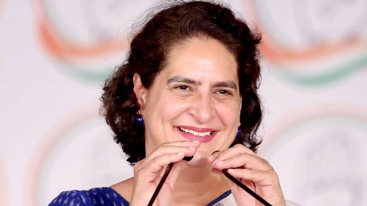मेरी मां का मंगलसूत्र देश को कुर्बान हुआ, जंग में दादी ने दिया सोना',  प्रियंका गांधी का पीएम मोदी पर निशाना | My mother's mangalsutra was  sacrificed for this country ...