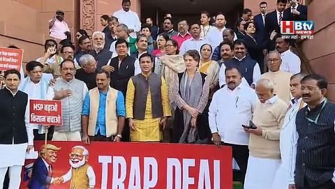 भारत-अमेरिका व्यापार समझौते पर सियासी घमासान: संसद परिसर में विपक्ष का प्रदर्शन, टैरिफ और घाटे पर उठे सवाल