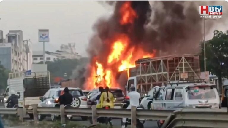 महाराष्ट्र के पुणे में बड़ा हादसा, दो कंटेनर ट्रकों की टक्कर से लगी आग में 8 लोगों की मौत, बीच में फंसकर चकनाचूर हो गई एक कार