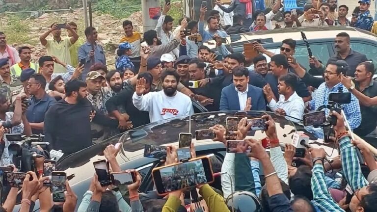 पटना के गांधी मैदान में 'पुष्पा 2' का ट्रेलर रिलीज, दर्शकों ने किया हंगामा,  अल्लू अर्जुन और रश्मिका मंदाना का जल्वा