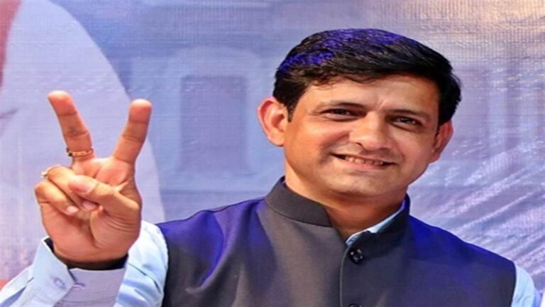 इंदौर में किसको दिख रहे हैं गड्ढे, अपनी आंखों का इलाज कराओ, गड्ढे होते तो महापौर या भाजपा के किसी नेता को नहीं दिखते?