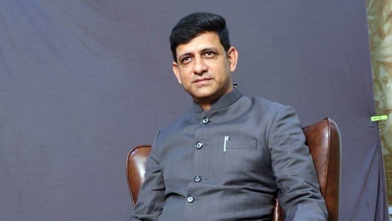 इंदौर के प्रथम नागरिक की नहीं सुन रहे सरकारी विभाग, महापौर ने सीएस को चिट्ठी लिखकर बताई पीड़ा, खुद की जिम्मेदारियों से झाड़ा पल्ला