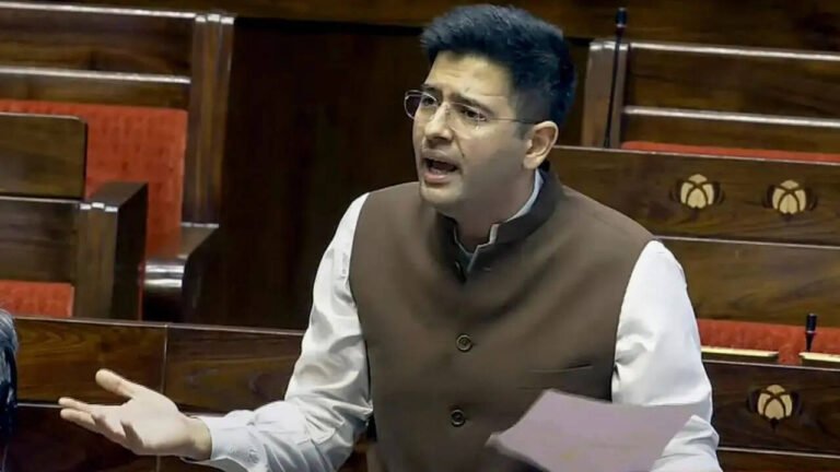 राघव चड्‌ढा और आम आदमी पार्टी की अनबन बढ़ी, पंजाब सरकार ने जेड प्लस सुरक्षा हटाई
