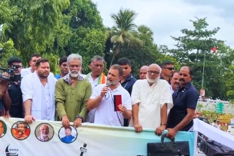 पटना में बोले राहुल गांधी- चुनाव आयोग बिहार में हमारे वोटरों की कर रहा है चोरी,  महाराष्ट्र में यही किया था