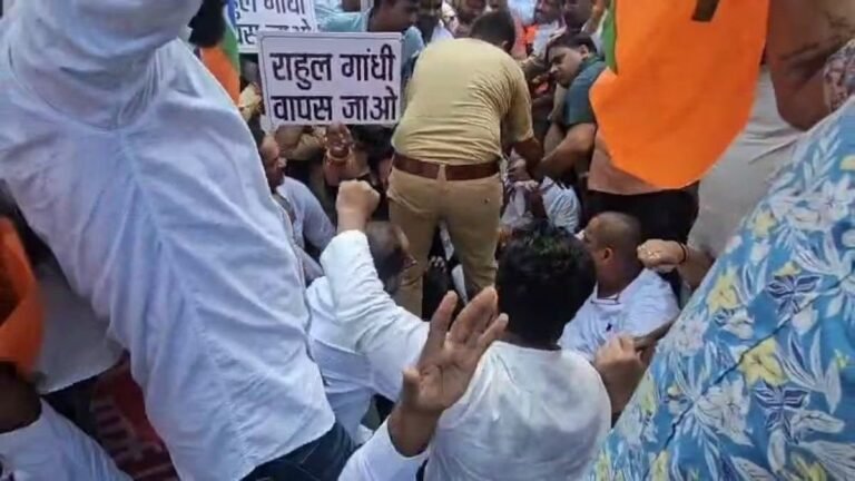 रायबरेली में राहुल गांधी का भाजपा ने किया जोरदार विरोध, पीएम मोदी की मां को अपशब्द कहने के मामले में माफी की मांग