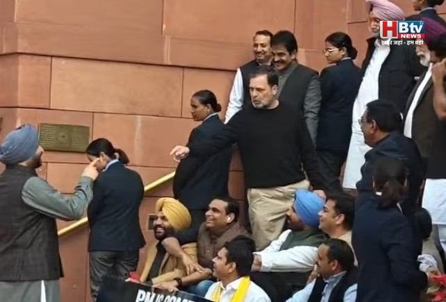 संसद भवन में रवनीत बिट्टू से भिड़े राहुल गांधी, कहा-धोखेबाज दोस्त, बि्टू ने दिया जवाब-देश के दुश्मनों के साथ नहीं बैठते