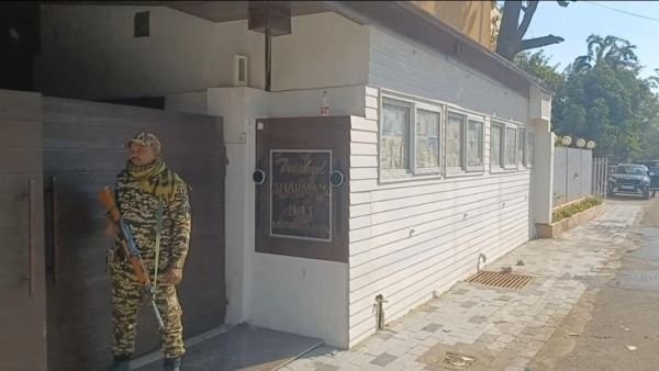 आयकर विभाग की बड़ी कार्रवाई, भोपाल के बिल्डर राजेश शर्मा की 250 करोड़ की 24 संपत्ति अटैच