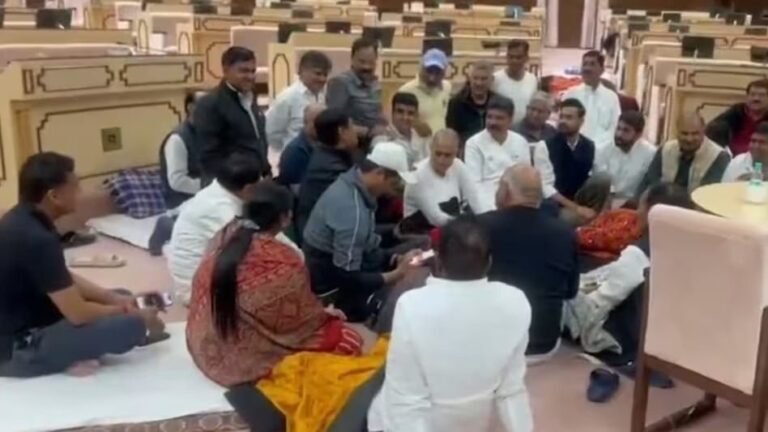 इंदिरा गांधी को दादी कहने पर राजस्थान विधानसभा में बवाल, सदन में बिछे रजाई-गद्दे, रात भर चला धरना