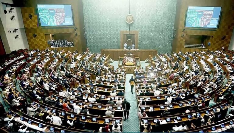 राज्यसभा में वक्फ बिल पर जेसीपी की रिपोर्ट पेश, विपक्ष का जमकर हंगामा, सदन से किया वॉकआउट