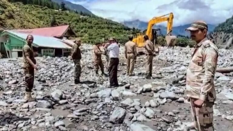 उत्तरकाशी के धराली और हर्षिल में राहत-बचाव जारी, 300 से ज्यादा के फंसे होने की अब भी आशंका 