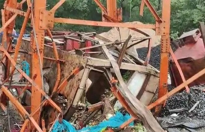 गुजरात के पावागढ़ में रोप-वे टूटने से 6 लोगों की मौत, निर्माण सामग्री ले जाने के लिए होता है इस्तेमाल