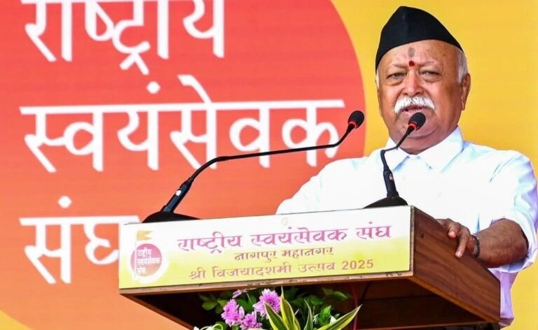 विजयादशमी पर संघ प्रमुख मोहन भागवत ने कहा-अपनी सुरक्षा के लिए ज्यादा सामर्थ्यवान बनना होगा