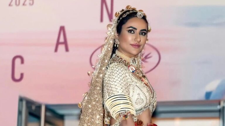 कान फिल्म फेस्टिवल में अभिनेत्री रुचि गुज्जर ने पीएम मोदी की तस्वीरों वाला हार पहनकर जताया सम्मान