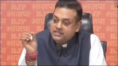 अडानी मामले में  राहुल के आरोप; पात्रा  के जवाब 