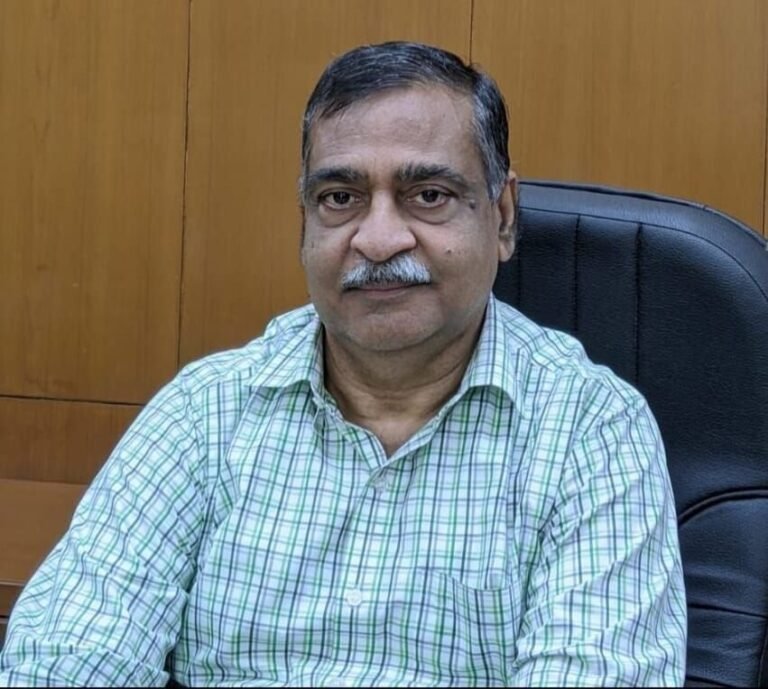 आयुष्मान इंसेटिव में गड़बड़ी के आरोपी एमजीएम मेडिकल कॉलेज के पूर्व डीन संजय दीक्षित के पेंशन और भुगतान पर रोक