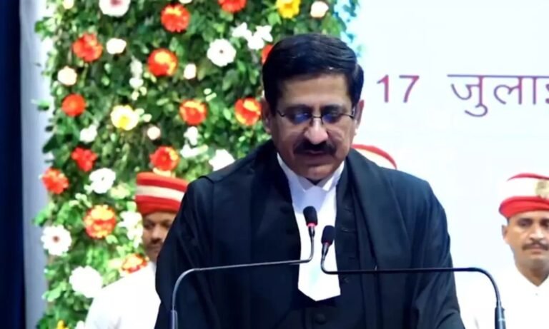 न्यायमूर्ति संजीव सचदेवा बने मप्र हाईकोर्ट के मुख्य न्यायाधीश, राज्यपाल मंगुभाई पटेल ने दिलाई शपथ