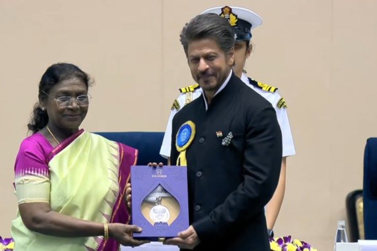 71st National Film Awards: शाहरुख खान को मिला बेस्ट एक्टर के लिए नेशनल अवॉर्ड, फ्लाइंग किस बनी हाइलाइट