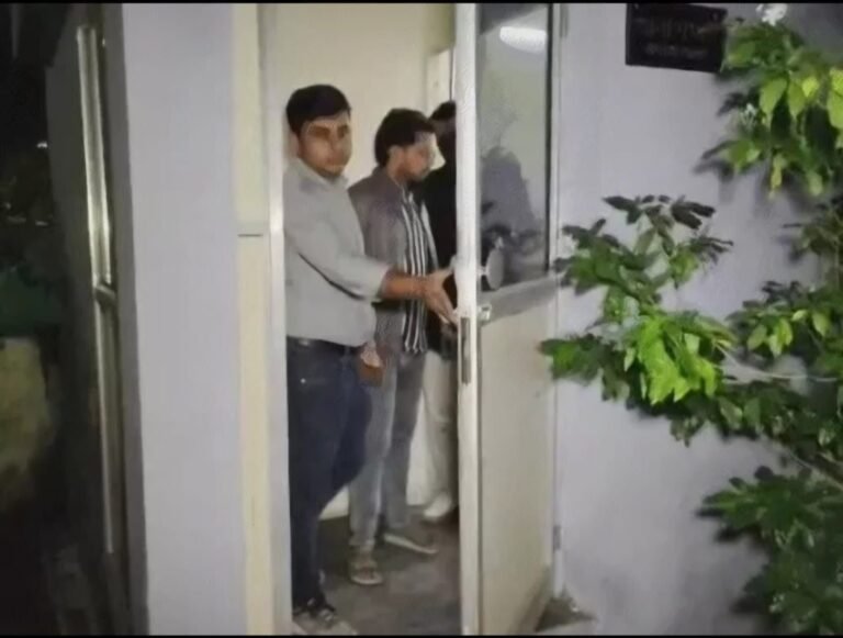 राजा रघुवंशी हत्याकांड : प्रॉपर्टी ब्रोकर सिलोम की ससुराल से जब्त बैग से मिला सोनम का लैपटॉप, सिलोम की पत्नी ने लोकेंद्र तोमर पर लगाए आरोप