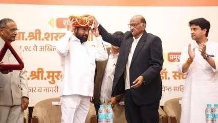 एकनाथ शिंदे को मिले पुरस्कार पर संजय राउत का हमला, पूछा- 'क्या यह खरीदा गया सम्मान?'