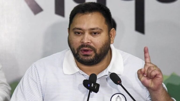 बिहार में राजद नेता तेजस्वी यादव का बड़ा ऐलान-हर परिवार को देंगे एक सरकारी नौकरी, सरकार बनने के 20 दिन बाद लाएंगे अधिनियिम