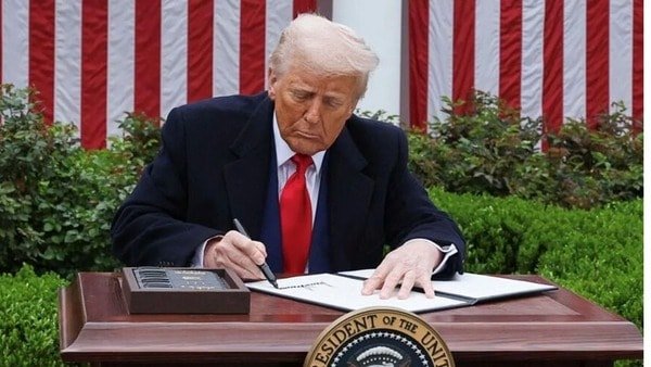 ट्रंप ने फिर उठाया बड़ा कदम, इन 12 देशों के लोगों को US में नहीं मिलेगी  इंट्री, जानें कौन-कौन देश शामिल हैं | Mint