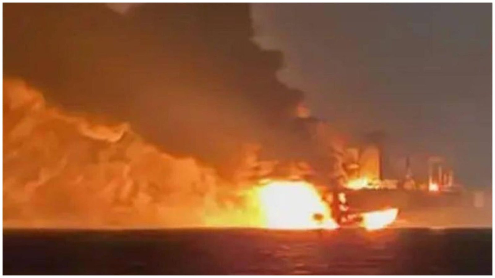 Black Sea:'मिसाइल-ड्रोन्स से हमला...', काला सागर में रूसी तेल टैंकरों में आग की घटना पर तुर्किये ने जताया शक - Russia Shadow Fleet Oil Tankers Blast Fire Black Sea Turkiye Drones ...