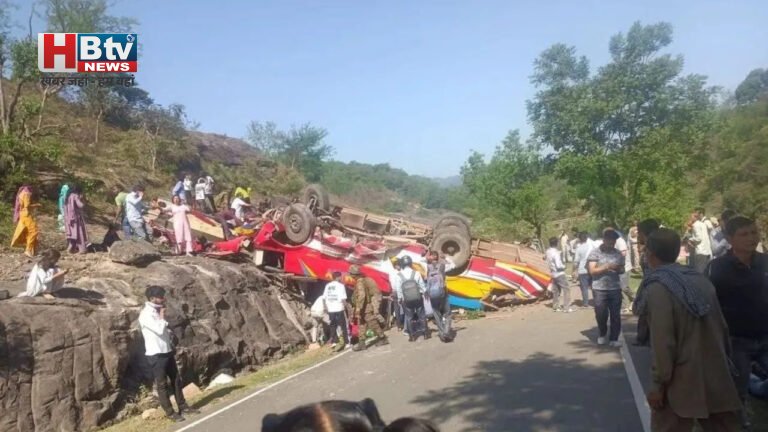 जम्मू-श्रीनगर मार्ग पर भीषण हादसा: गहरी खाई में गिरी बस, 12 यात्रियों की दर्दनाक मौत