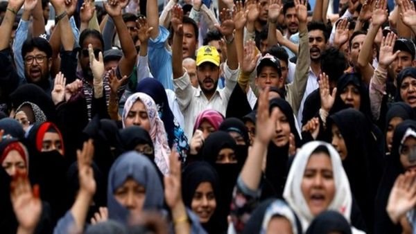 POK में पाकिस्तान सरकार के खिलाफ भड़के लोग, संविधान में बदलाव के फैसले के बाद हालात हुए बदतर | People angry against the government of Pakistan in PoK, are angry due to