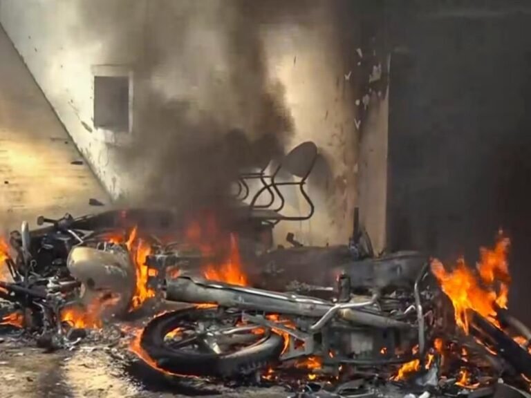 यूपी के बहराइच में नहीं थम रहा बवाल, लखनऊ से भेजा बड़े अधिकारियों का दल, एसटीएफ चीफ ने संभाला मैदान