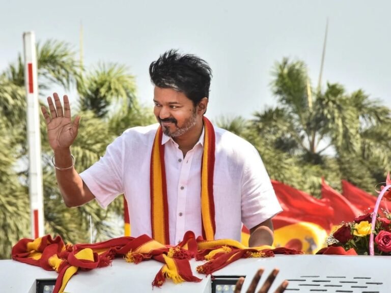 अभिनेता से नेता बने विजय का एलान: मदुरै से लड़ेंगे चुनाव, द्रमुक-भाजपा गठबंधन से किया इनकार