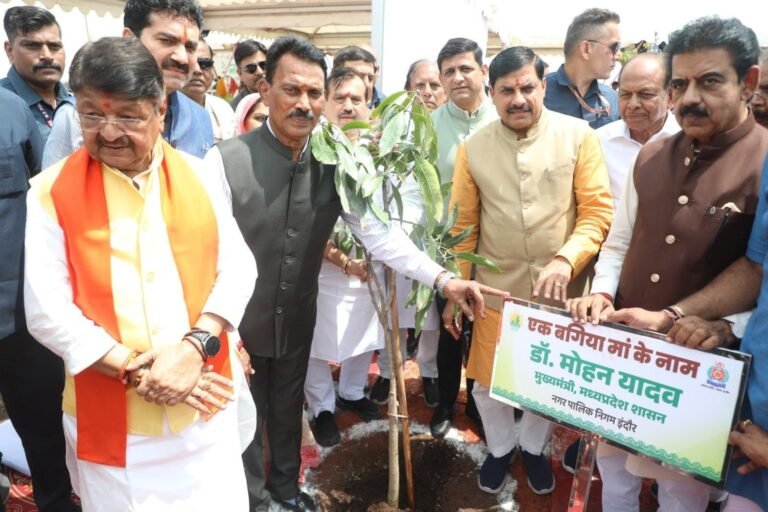 ठाकुर के हाथ फिर गायब हो गए क्या, आखिर सर्वशक्तिमान मंत्री विजयवर्गीय को क्यों मांगने पड़े सीएम से पौधे?