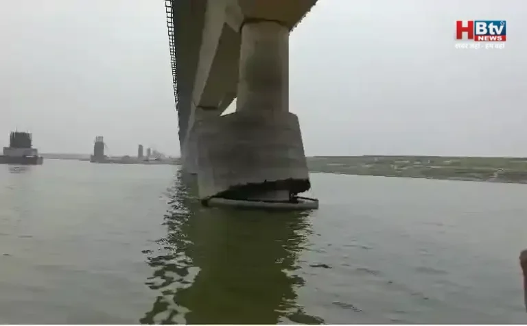 विक्रमशिला सेतु पर खतरे की आहट: टूटी सुरक्षा दीवार ने बढ़ाई लोगों की चिंता