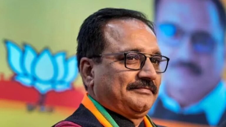 महिला समृद्धि योजना पर सियासी घमासान: आतिशी और बीजेपी आमने-सामने