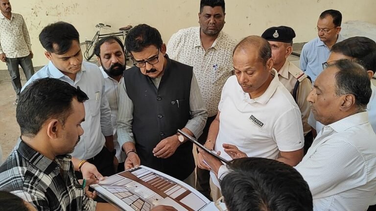 इंदौर में बनेगा कल्चरल सेंटर, संस्कृति मंत्रालय के सचिव विवेक अग्रवाल ने तलाशी संभावनाएं, कहा- कल्चर में भी शहर को आगे बढ़ाएंगे