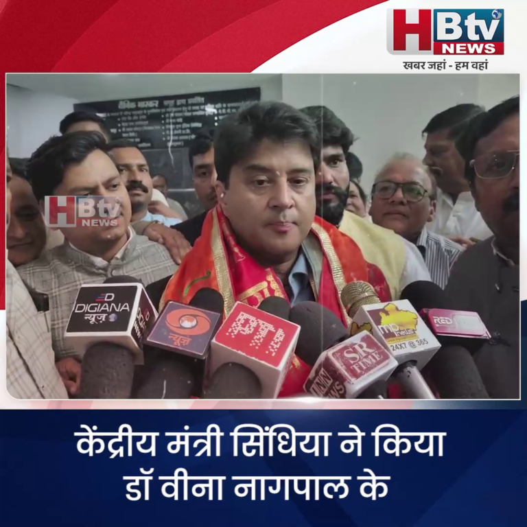 INDORE– केंद्रीय मंत्री सिंधिया ने किया डॉ वीना नागपाल के आलेखों से सजी पुस्तक का विमोचन....