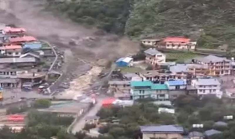 उत्तराखंड में भारी बारिश से यात्रा ठप, 1000 लोग सुरक्षित निकाले गए