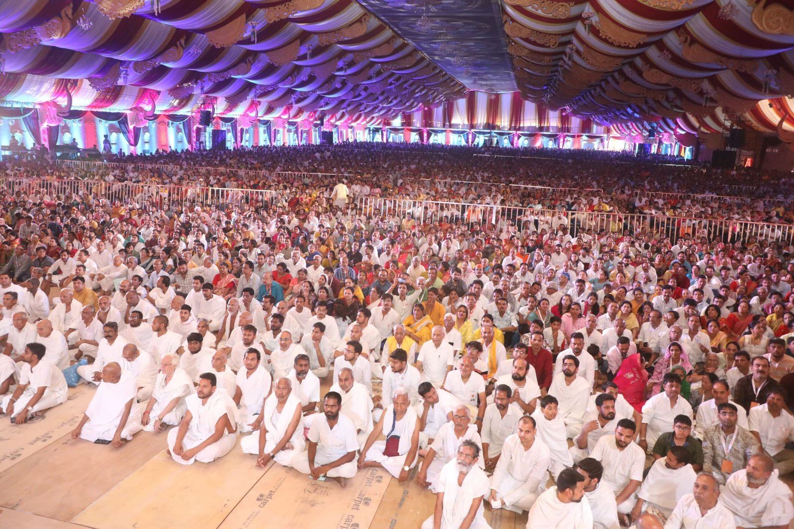 आयोजन में बड़ी संख्या में समाजजन शामिल हुए।