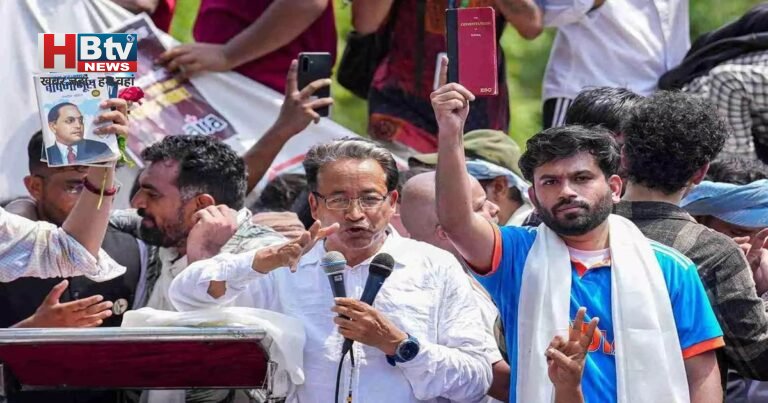 Cockroach Janata Party का दिल्ली के जंतर-मंतर पर जबरदस्त प्रदर्शन, धर्मेंद्र प्रधान के इस्तीफे की उठी मांग, सोनम वांगचुक भी पहुंचे
