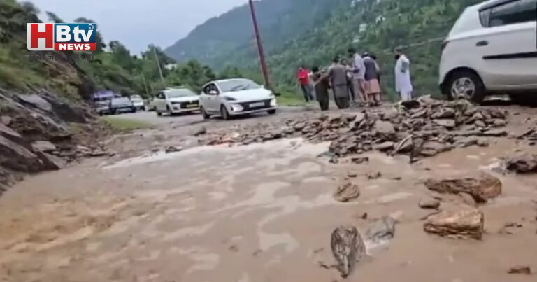 Jammu-Kashmir के डोडा में फटा बादल, सड़कों पर फैला मलबा, कई रास्ते हुए बंद