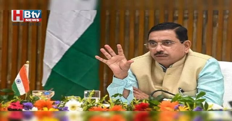 धर्मेंद्र प्रधान के बाद प्रह्लाद जोशी बने नए शिक्षा मंत्री, बोले- पीएम मोदी ने जो जिम्मेदारी दी है उसे पूरी निष्ठा से निभाऊंगा