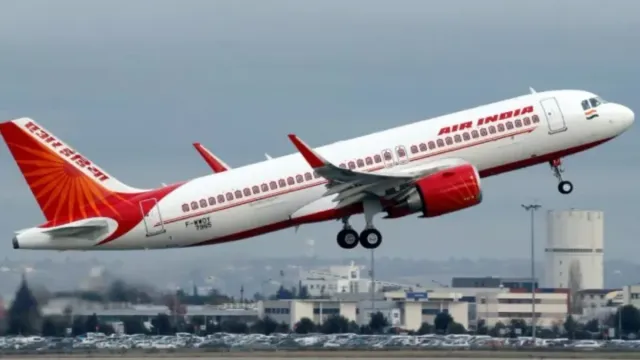 दिल्ली-पटना एअर इंडिया फ्लाइट बर्ड हिट, 164 यात्री सुरक्षित 1 एअर इंडिया फ्लाइट बर्ड हिट की घटना