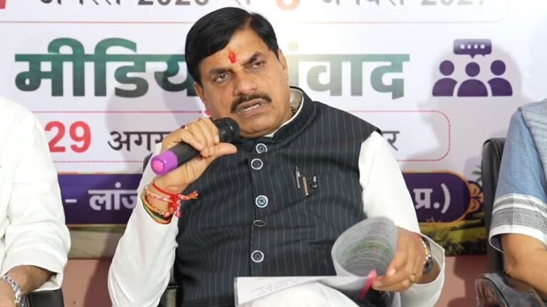 बालाघाट में मृतकों के परिजनों को आर्थिक सहायता की घोषणा करते सीएम मोहन यादव