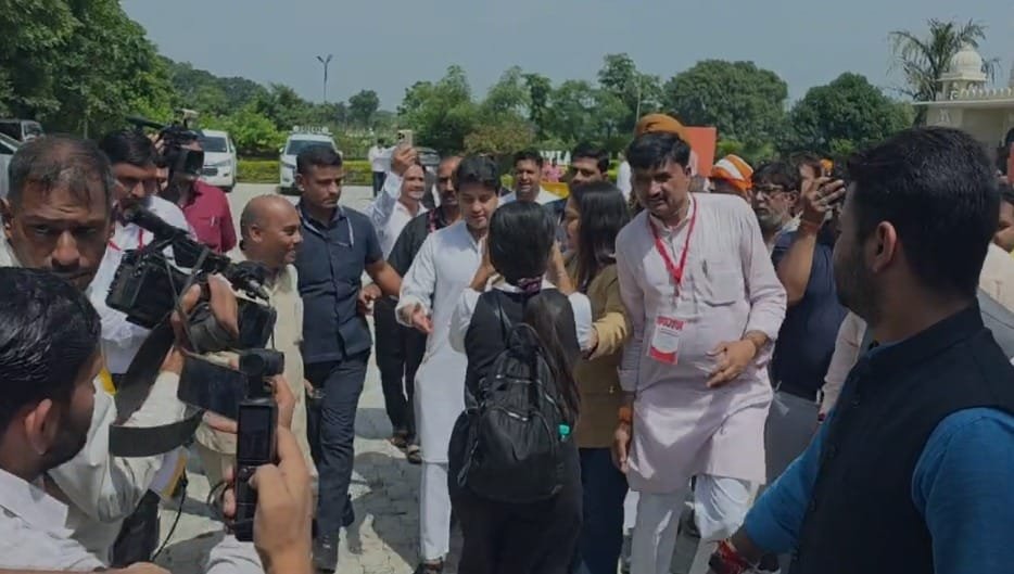 ओरछा में आयोजित बीजेपी प्रदेश कार्यसमिति बैठक में शामिल मुख्यमंत्री मोहन यादव और अन्य नेता