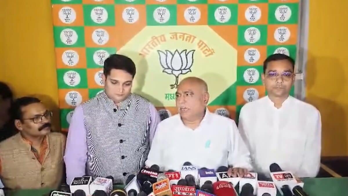 ओरछा में आयोजित बीजेपी प्रदेश कार्यसमिति बैठक में शामिल मुख्यमंत्री मोहन यादव और अन्य नेता