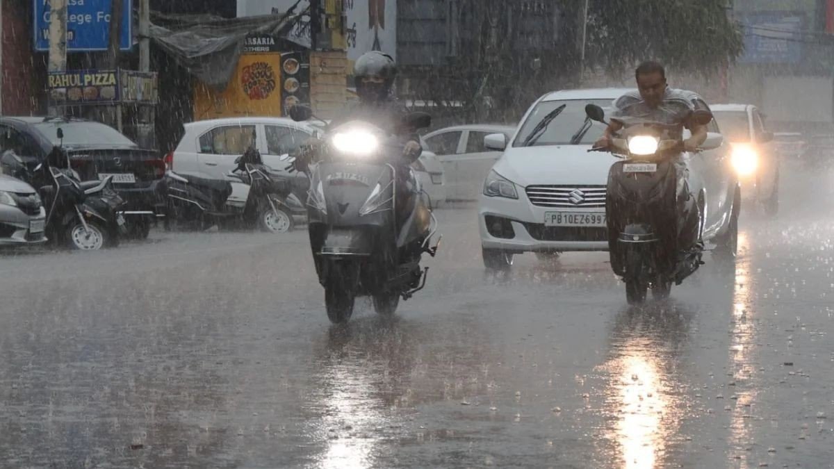 दिल्ली में आंधी-तूफान से उड़ानों का डायवर्जन 1 दिल्ली में उड़ानों का डायवर्जन का दृश्य