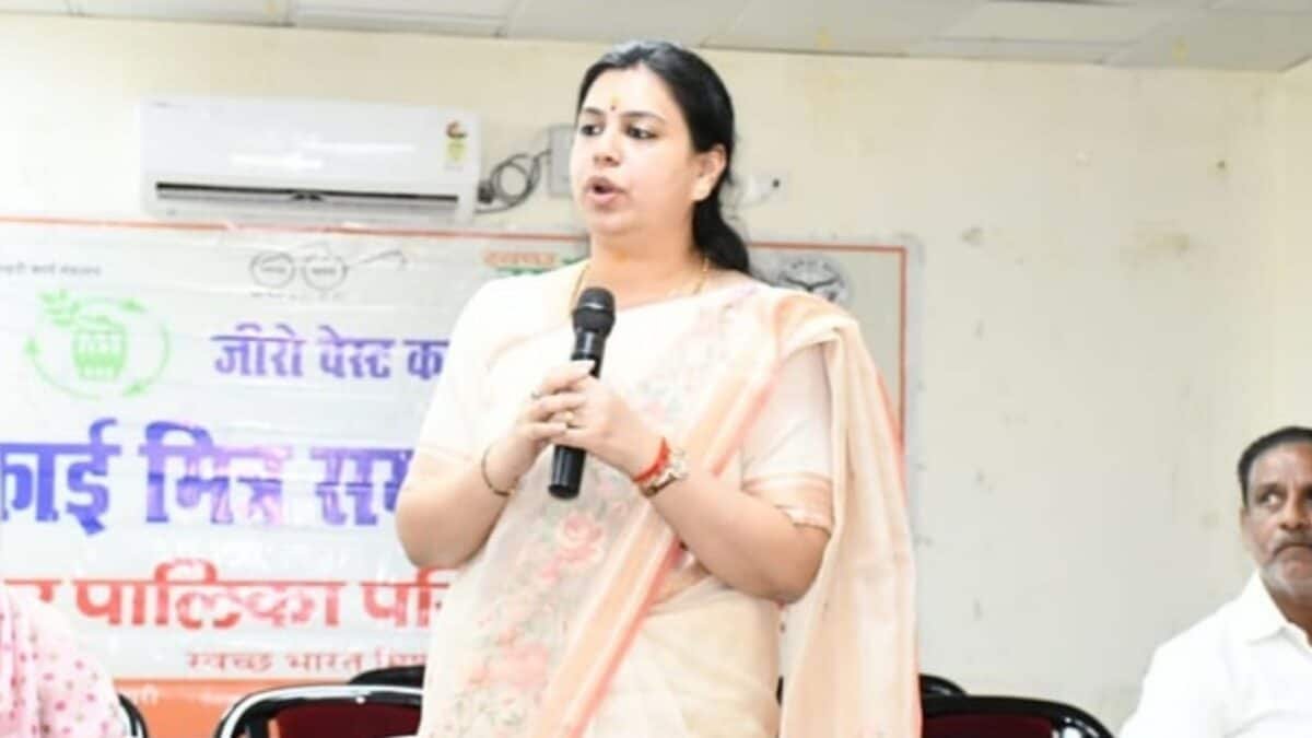 चर्चित IAS दिव्या मित्तल ने दिया इस्तीफा, सोशल मीडिया पर पत्र साझा कर दी जानकारी 1 आईएएस दिव्या मित्तल का इस्तीफा सोशल मीडिया पर पत्र साझा कर घोषित हुआ