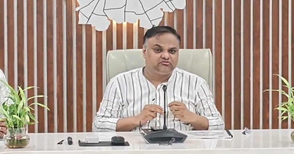 आईडीए की संपदा शाखा में 20 महीने से फाइल दबा कर रखा था बाबू, संभागायुक्त की बैठक में खुली पोल, रोका वेतन
