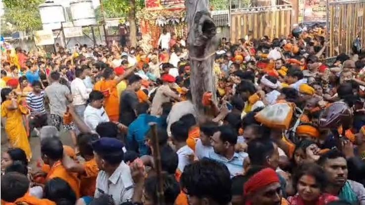 सावन की आखिरी सोमवारी पर सिंहेश्वर मंदिर में भगदड़, कई श्रद्धालु घायल; अफवाह से मची अफरा-तफरी 1 सावन की आखिरी सोमवारी पर सिंहेश्वर मंदिर में भगदड़, कई श्रद्धालु घायल; अफवाह से मची अफरा-तफरी