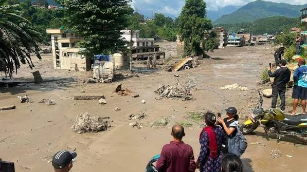 नेपाल में कुदरत का कहर: तिब्बत से आई भीषण बाढ़ में अब तक 157 मौतें, 750+ लापता 2 नेपाल में कुदरत का कहर: तिब्बत से आई भीषण बाढ़ में अब तक 157 मौतें, 750+ लापता