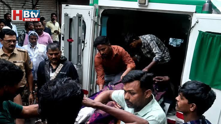 Mumbai Rain: कुर्ला में भारी बारिश के बीच भूस्खलन, मलबे में दबे लोगों की तलाश जारी